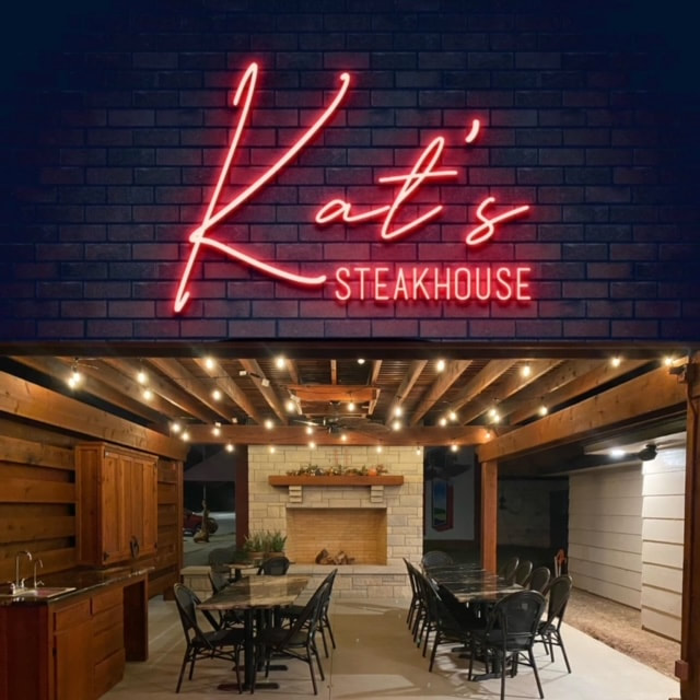 Kat's Steakhouse dining room